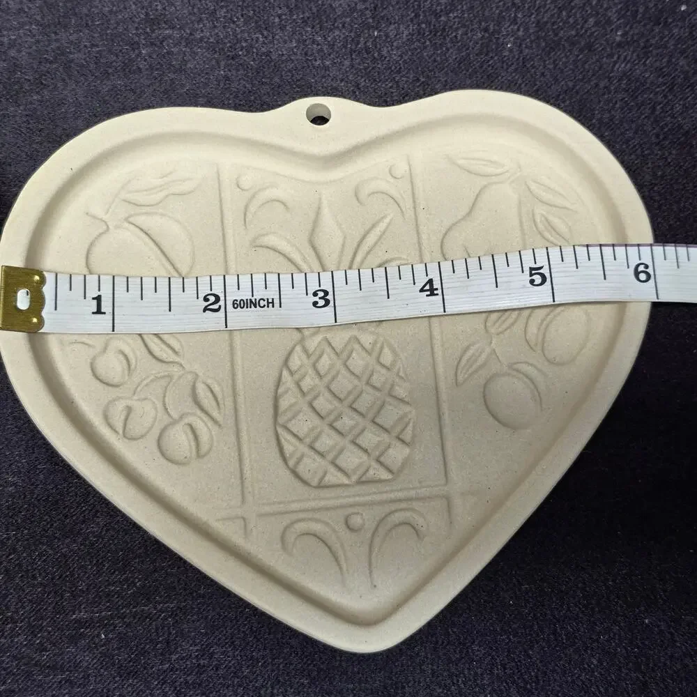 The Pampered Chef Family Heritage Hospitality & Table Heart Clay Cookie Mold